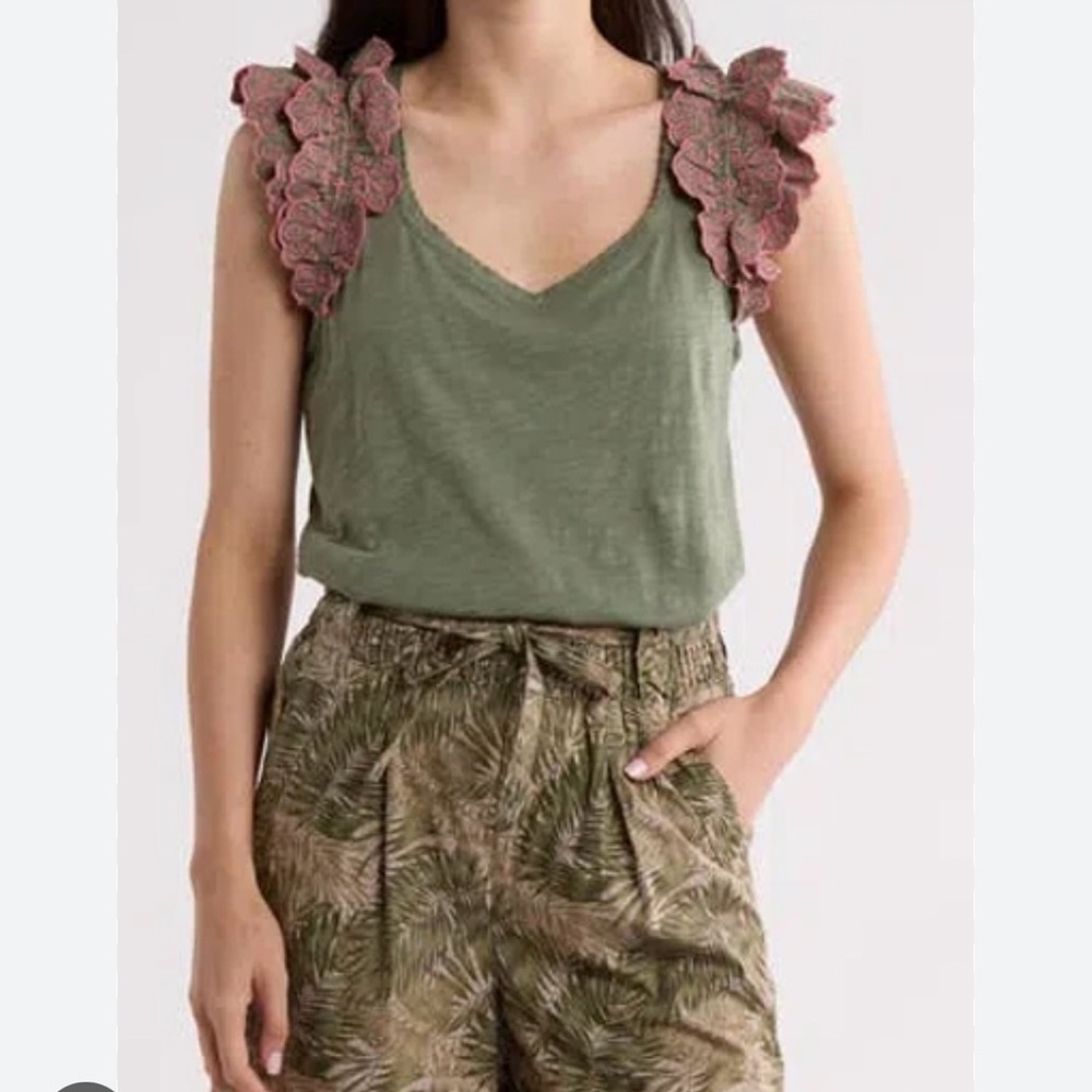 🆕 🌸 NWT Democracy Embroidered Ruffle Sleeve Knit Top – Size Small 🌸